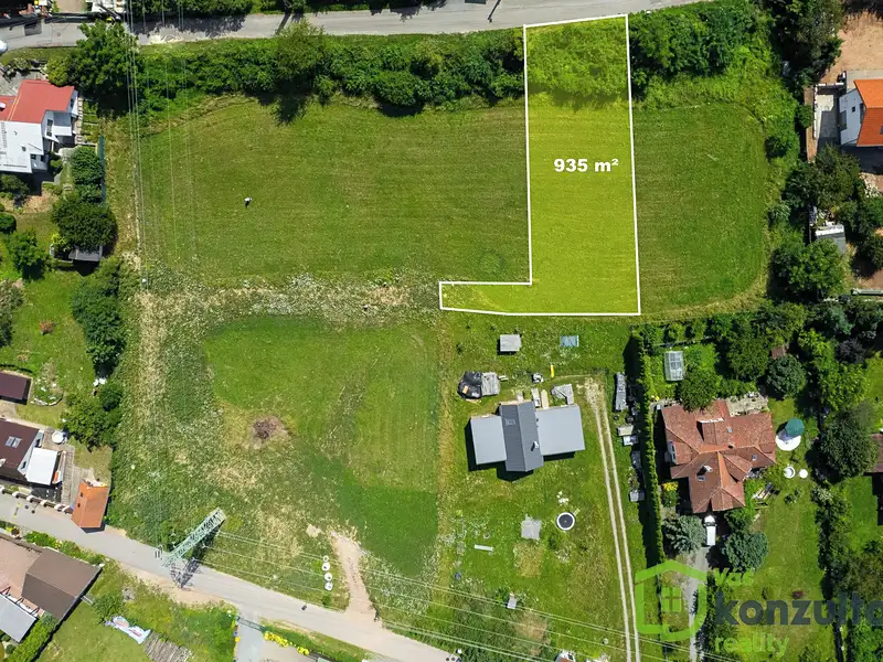 Prodej stavebního pozemku v Hradčanech o rozloze 935 m²